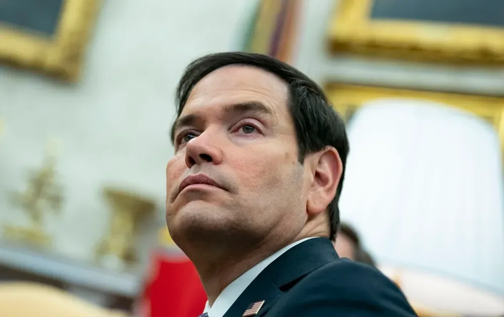 Rubio afirma que Irã perdeu controle de Ormuz e minimiza poder de Teerã