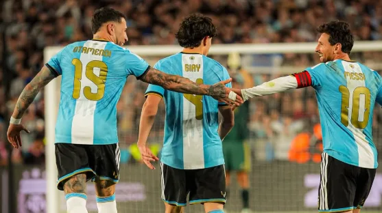 Campeão mundial com a Argentina se despede da seleção junto com Messi