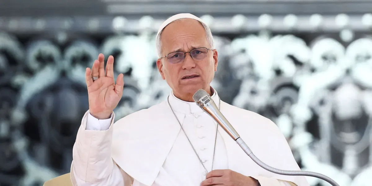Papa Leão XIV realiza oração no Vaticano após alta do hospital