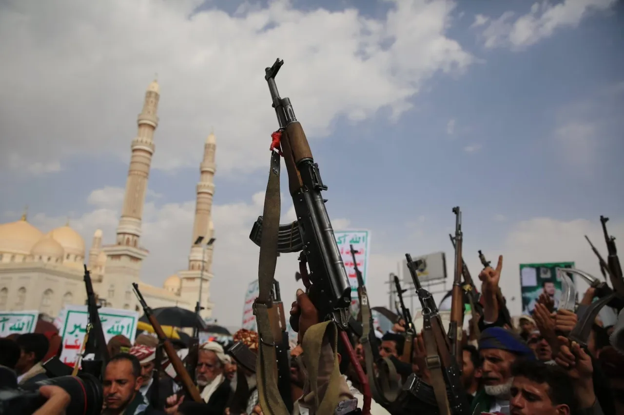 Houthis atacam aeroporto de Aden, no Iêmen, com mísseis e drones