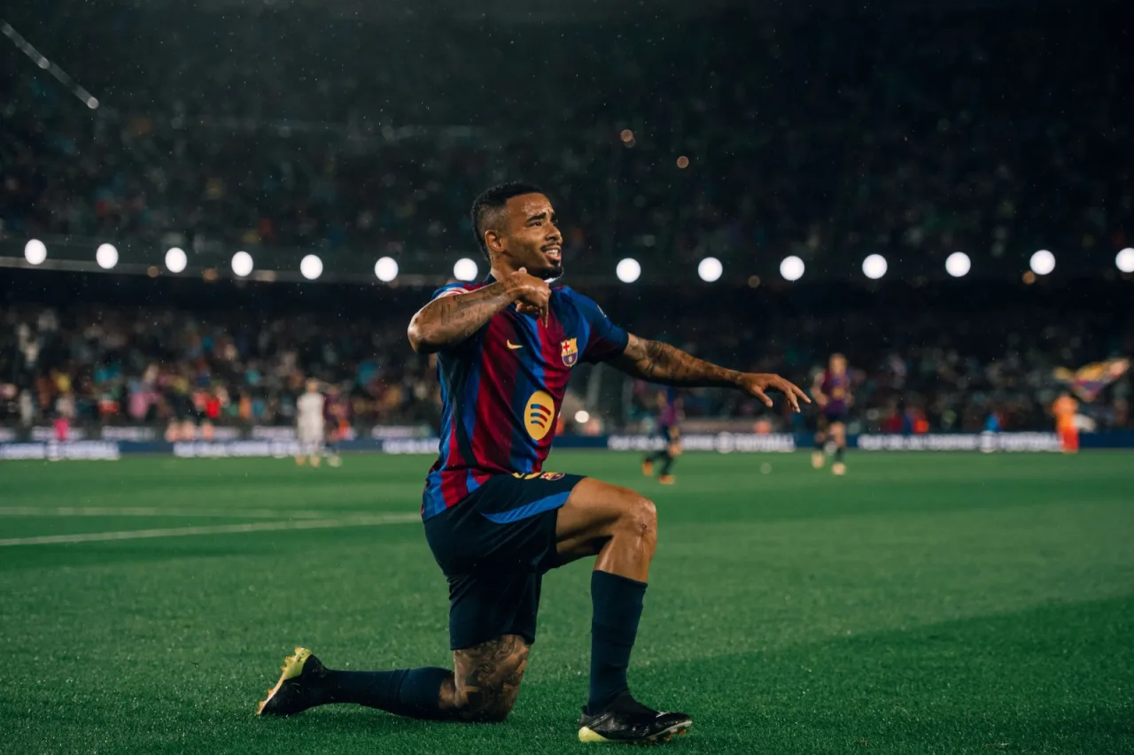 Gabriel Jesus revela o jogador que mais o surpreendeu no Barcelona e ‘esquece’ de Yamal e Raphinha