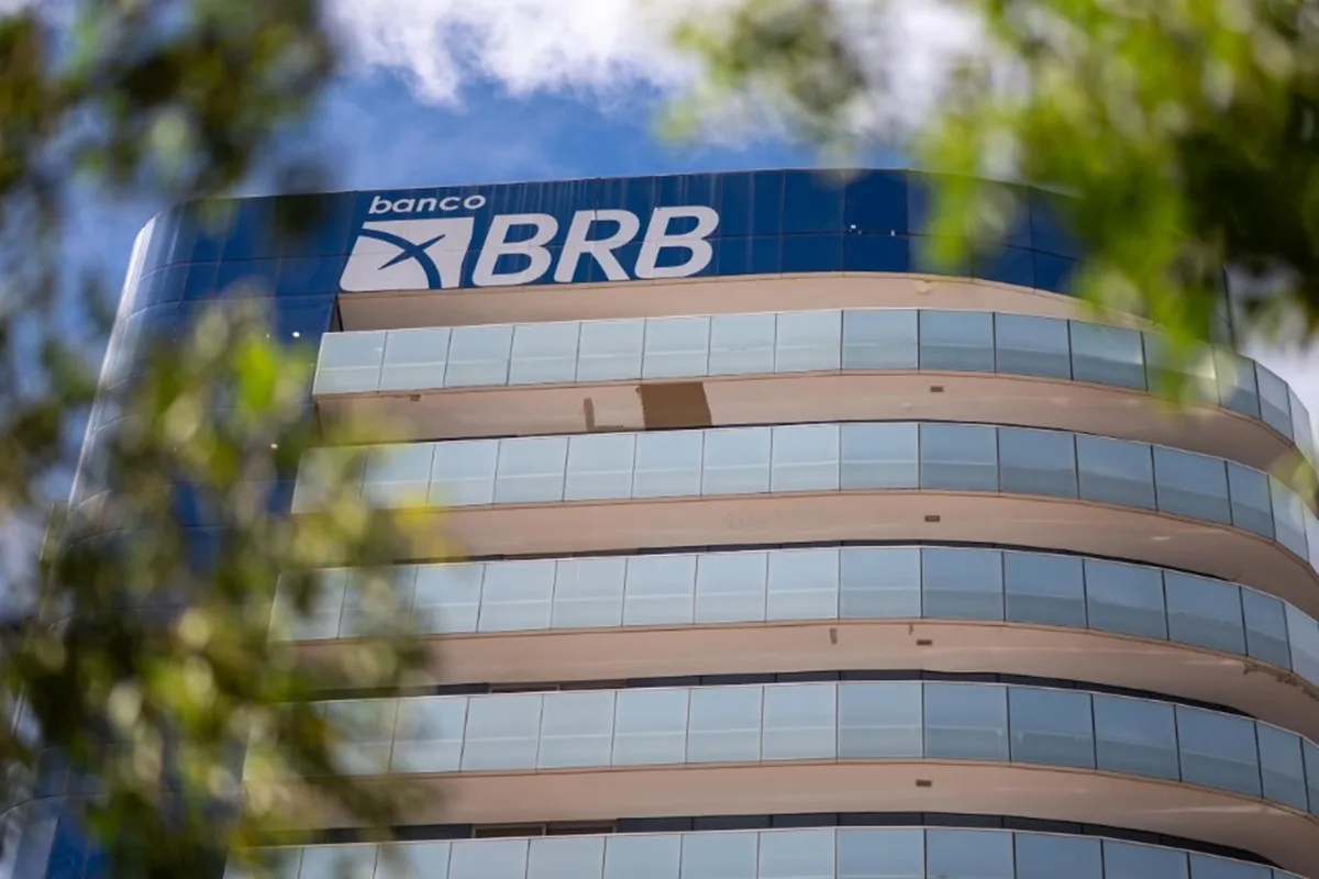 PF aponta ação coordenada para levar R$ 17 bilhões do BRB ao Master