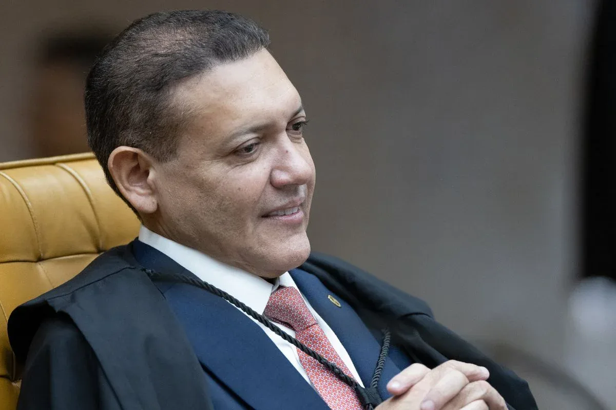 A pedido de Flávio, Nunes Marques proíbe distribuição de jornal sindical