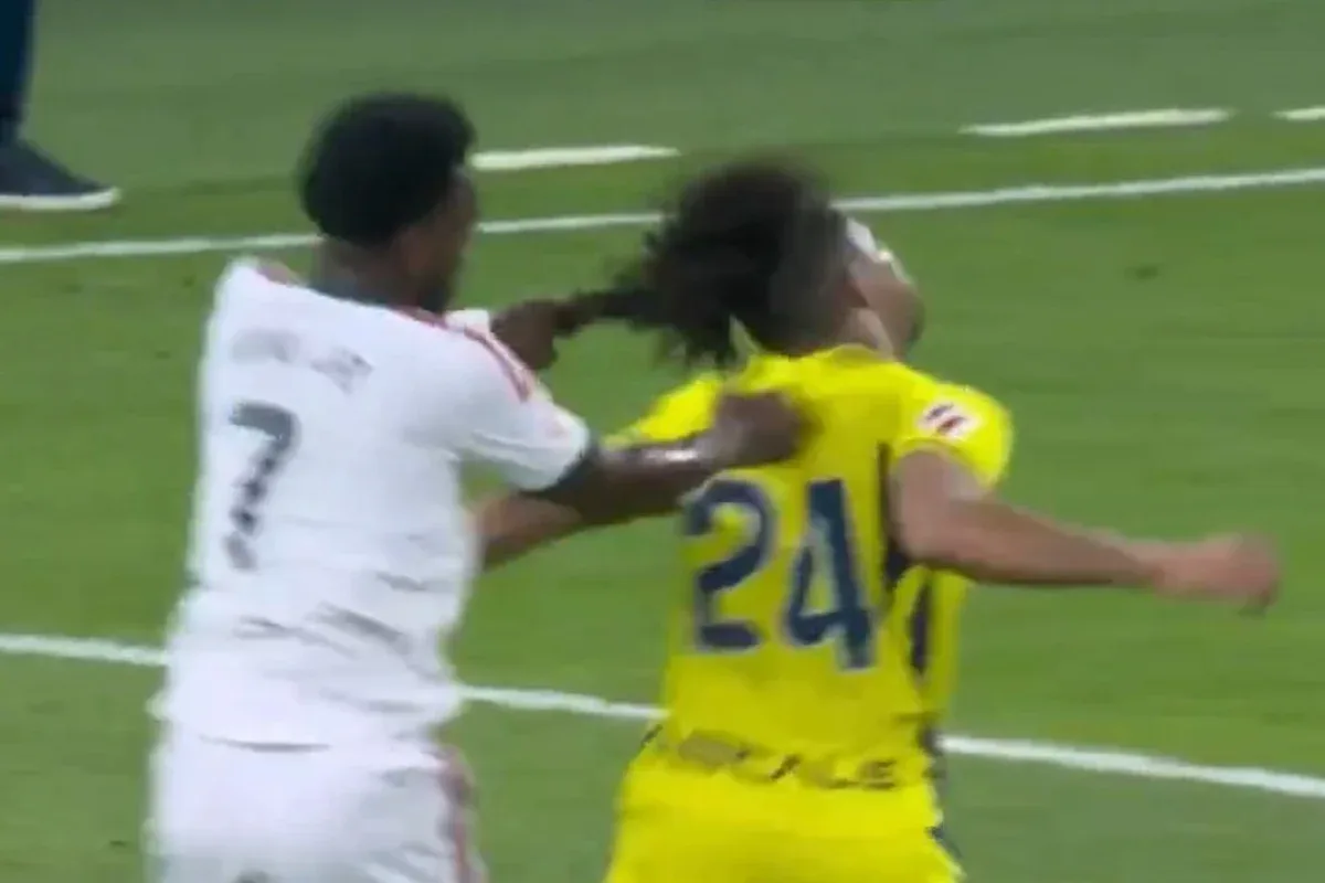 Vini Jr. é expulso por puxar cabelo de adversário em gol anulado