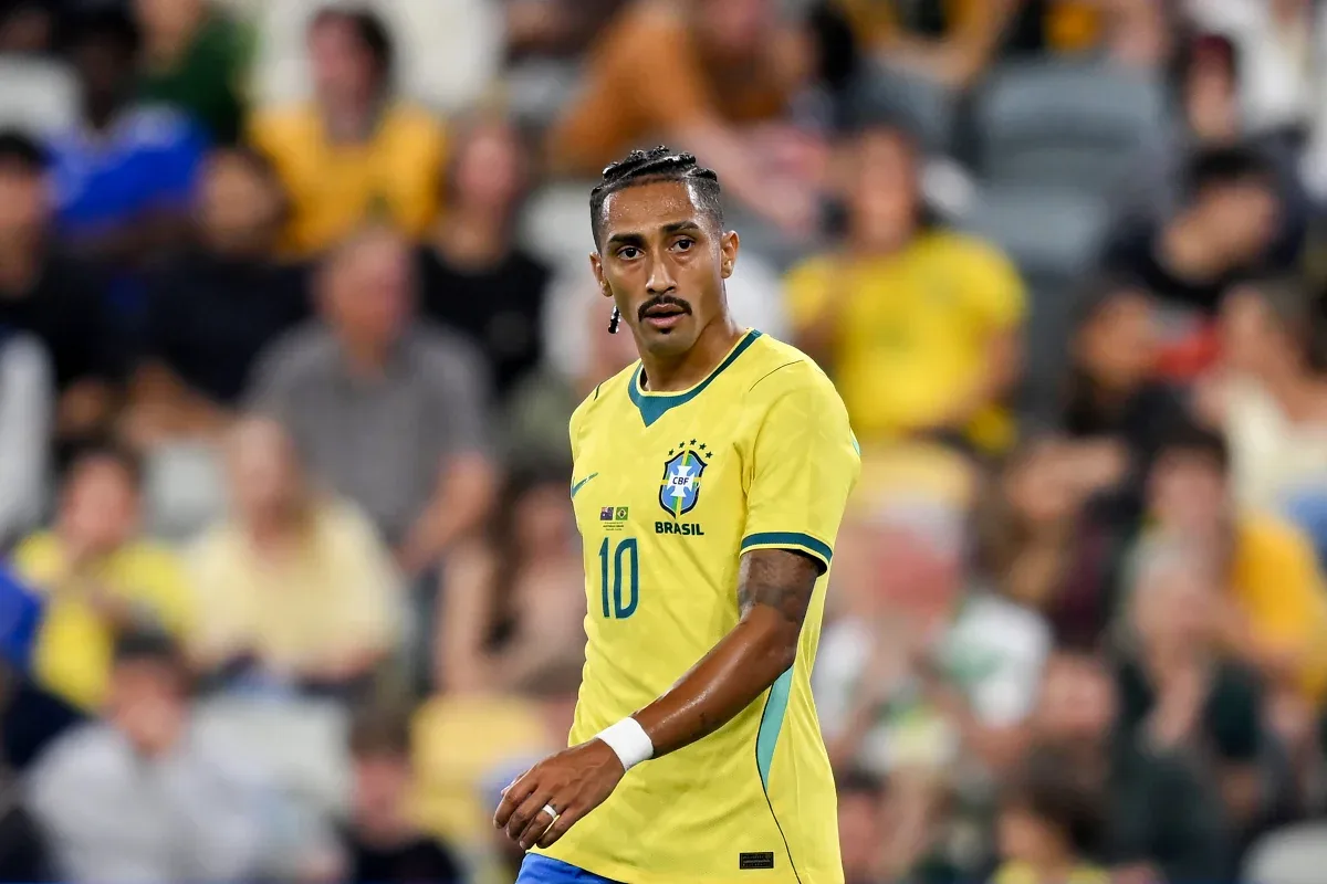 Raphinha, da Seleção, publica mensagem em defesa dos direitos trabalhistas