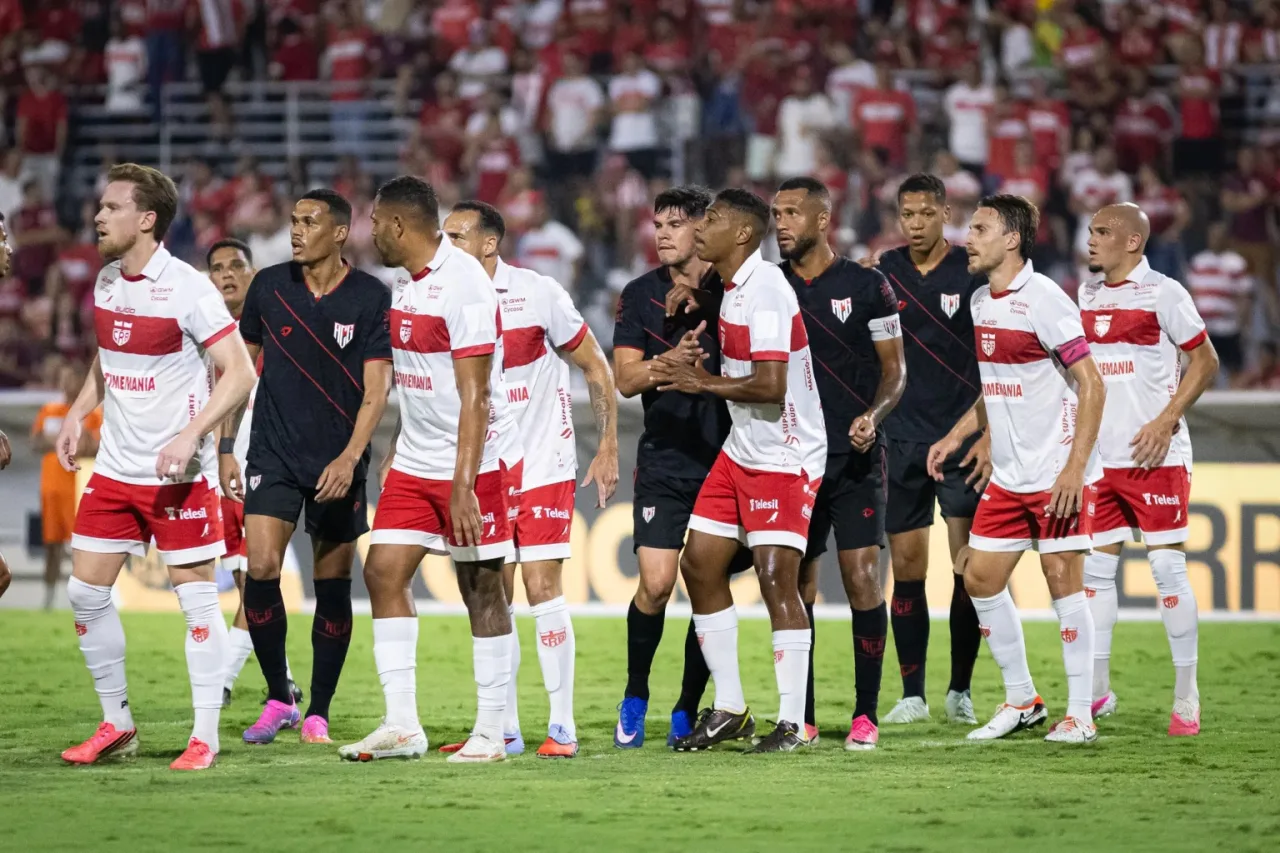 CRB deslancha no segundo tempo e vence Atlético-GO por 3 a 1