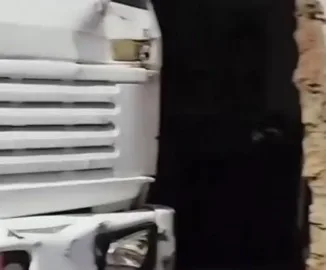 Vídeo: caminhão desgovernado atinge e mata idosa no bairro da Liberdade, em São Luís