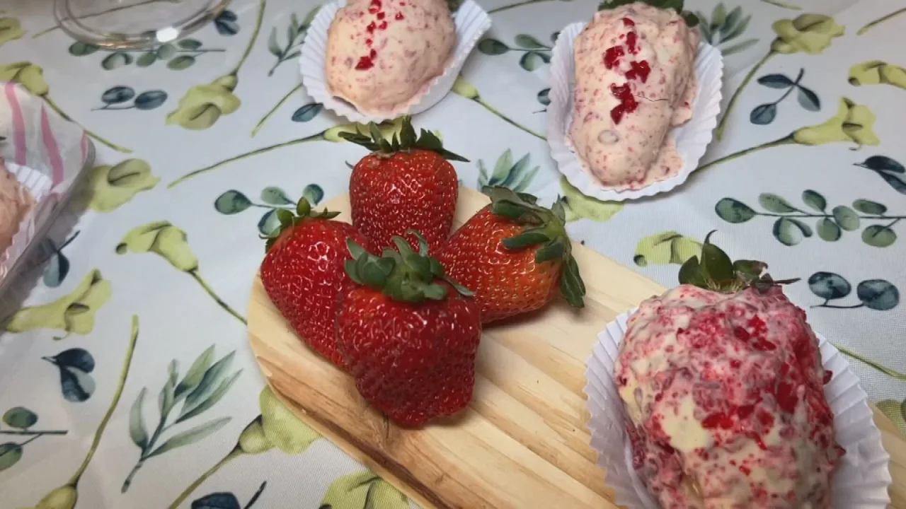 Morango cravejado: a sobremesa viral que encontrou um morango mais caro e escasso