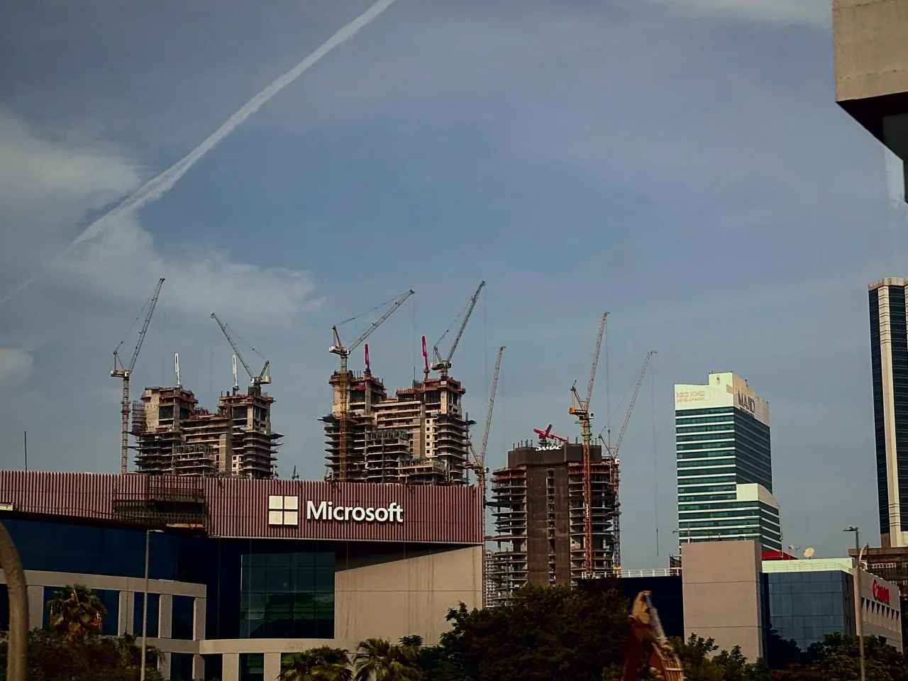 Com quase 300 arranha-céus, Dubai quer construir torre dedicada a empresas de IA