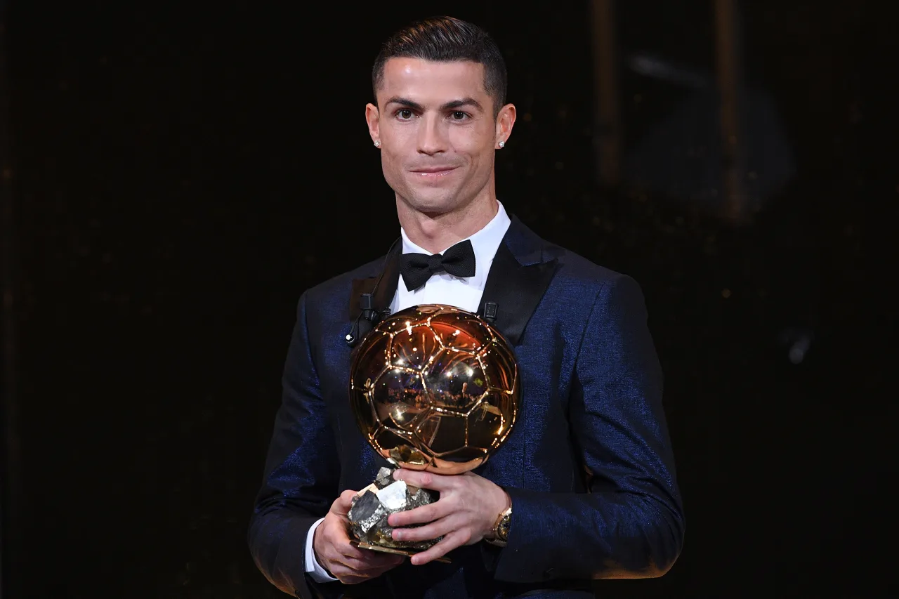 Cristiano Ronaldo agradece prêmio de melhor Bola de Ouro da história
