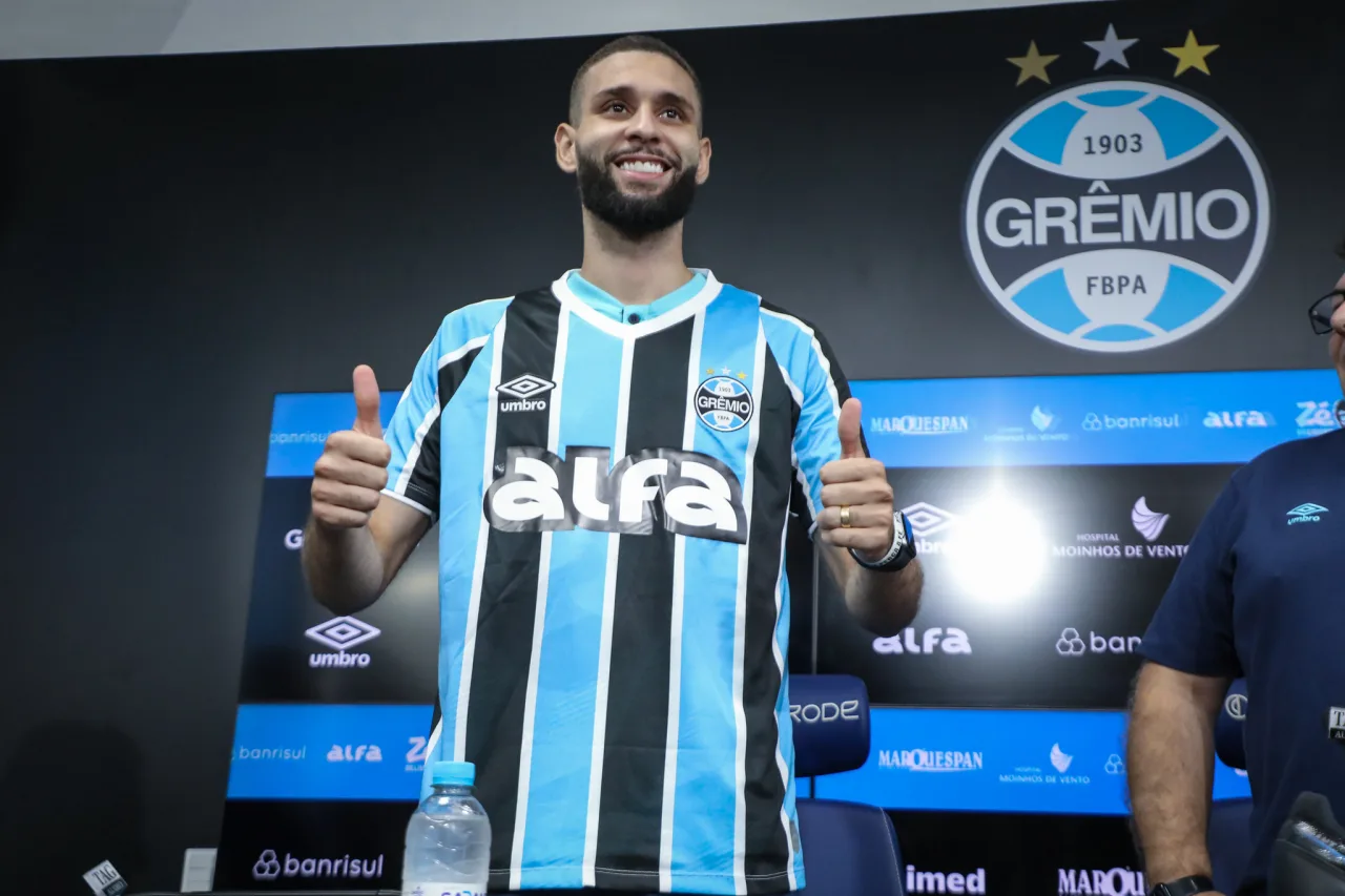 Vitória denuncia Grêmio e cobra R$ 10,3 milhões por transferência de Wagner Leonardo