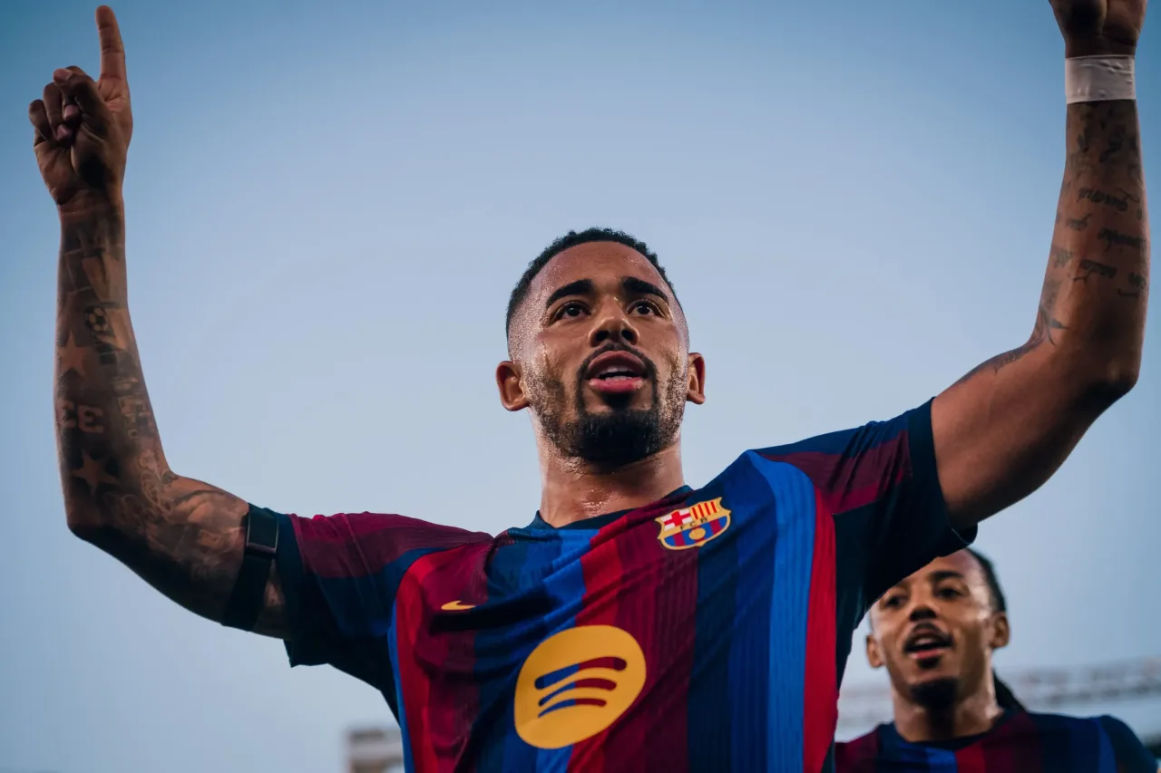 Gabriel Jesus tem início 'mágico' no Barcelona e supera Neymar e Ronaldinho; veja números