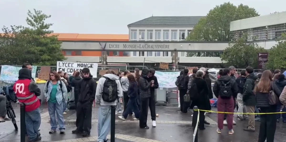 Greta Thunberg participa de protestos na França ao lado de estudantes