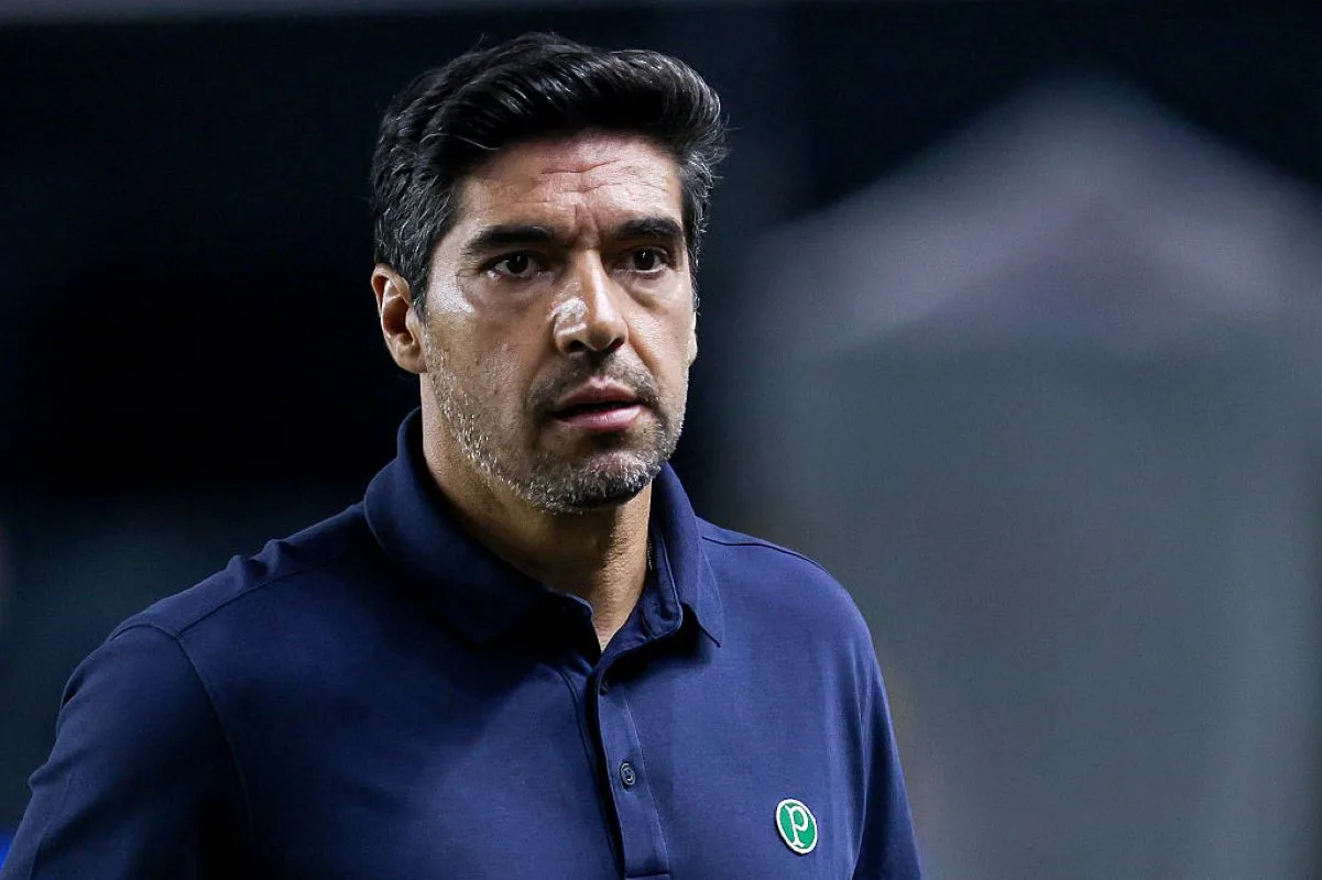 Abel Ferreira elogia Santos após clássico e detona gramado da Vila Belmiro
