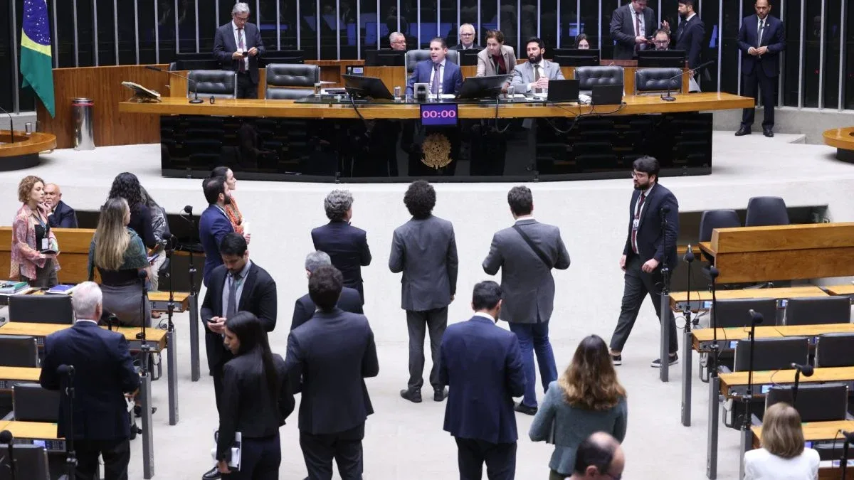 Câmara abre concurso com salários acima de R$ 32.000