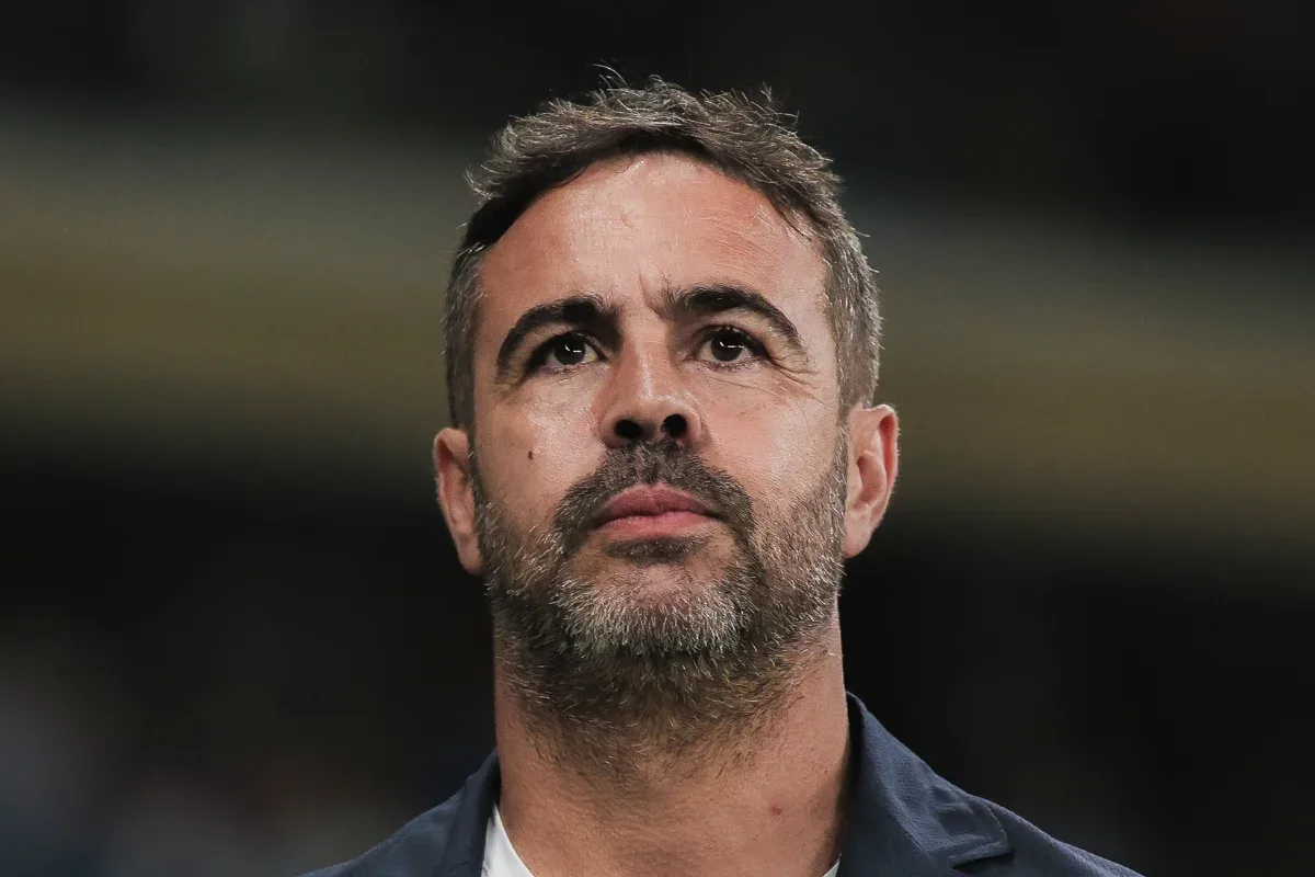 Artur Jorge acusa torcedor de xenofobia em Bragantino x Cruzeiro