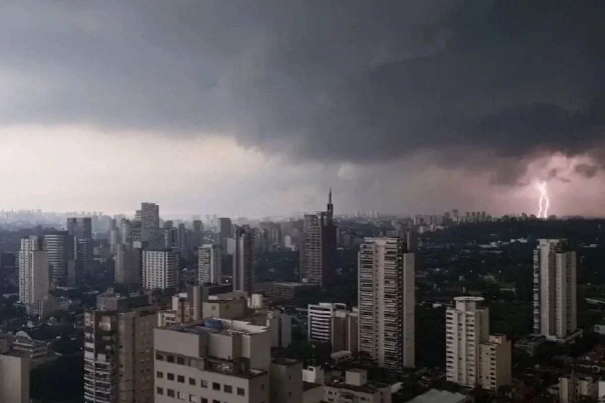 SP tem alerta para tempestades, granizo e ventos de 100 km/h até 5ª (15/10)