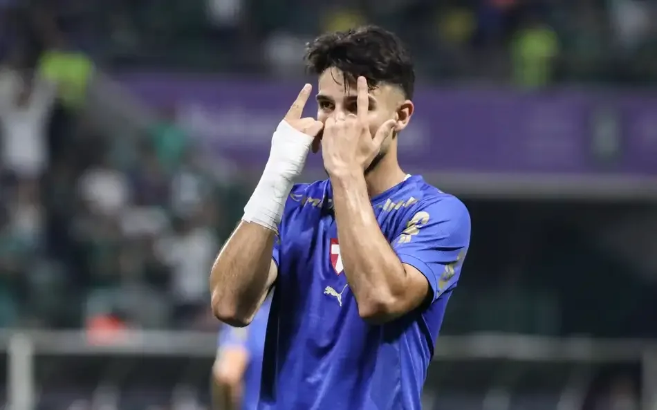 Palmeiras para em Ronaldo, mas vence e segue na vice-liderança