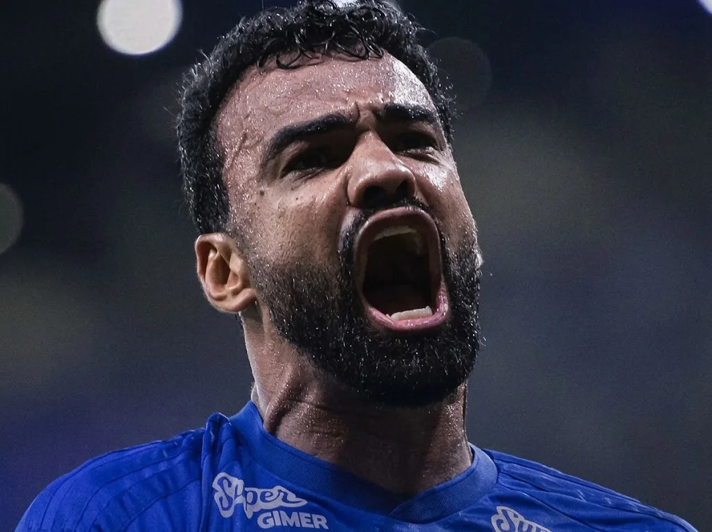 Cruzeiro suporta pressão, vence o Remo por 1 a 0 no Brasileirão