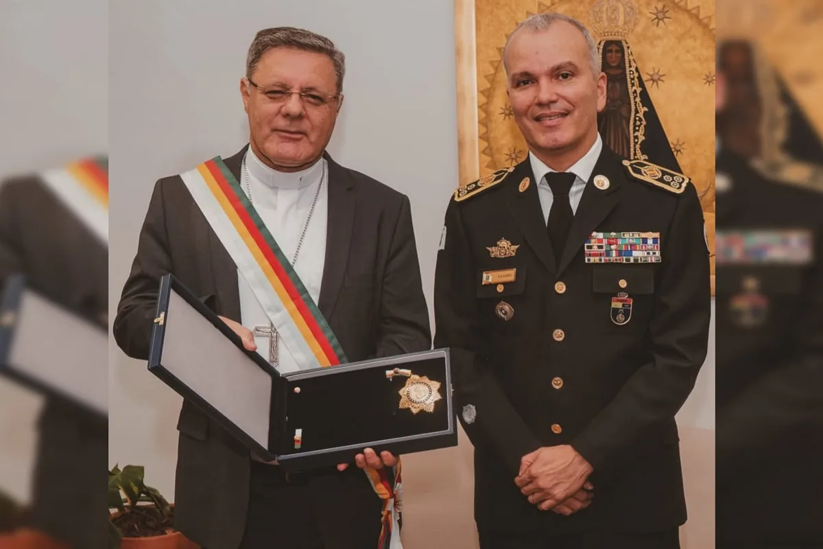 Arcebispo de Brasília é condecorado com grau mais alto de honraria da PMDF