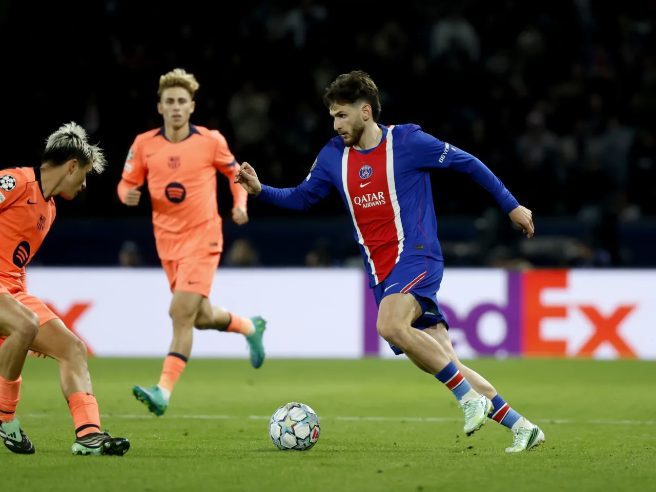 Kvaratskhelia passou por cirurgia no joelho em Doha, diz PSG