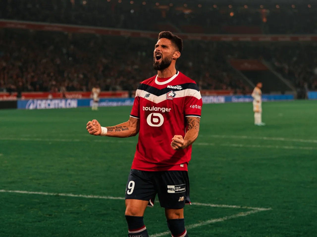 Lille domina o Lens, vence com gol de Giroud e assume vice-liderança