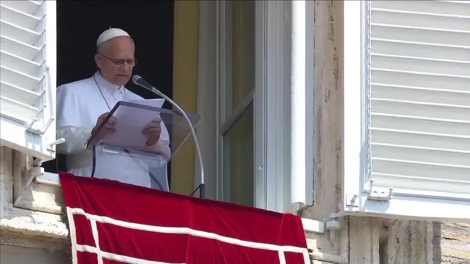 Papa Leão XIV deve ser internado para cirurgia nesta terça-feira (13)