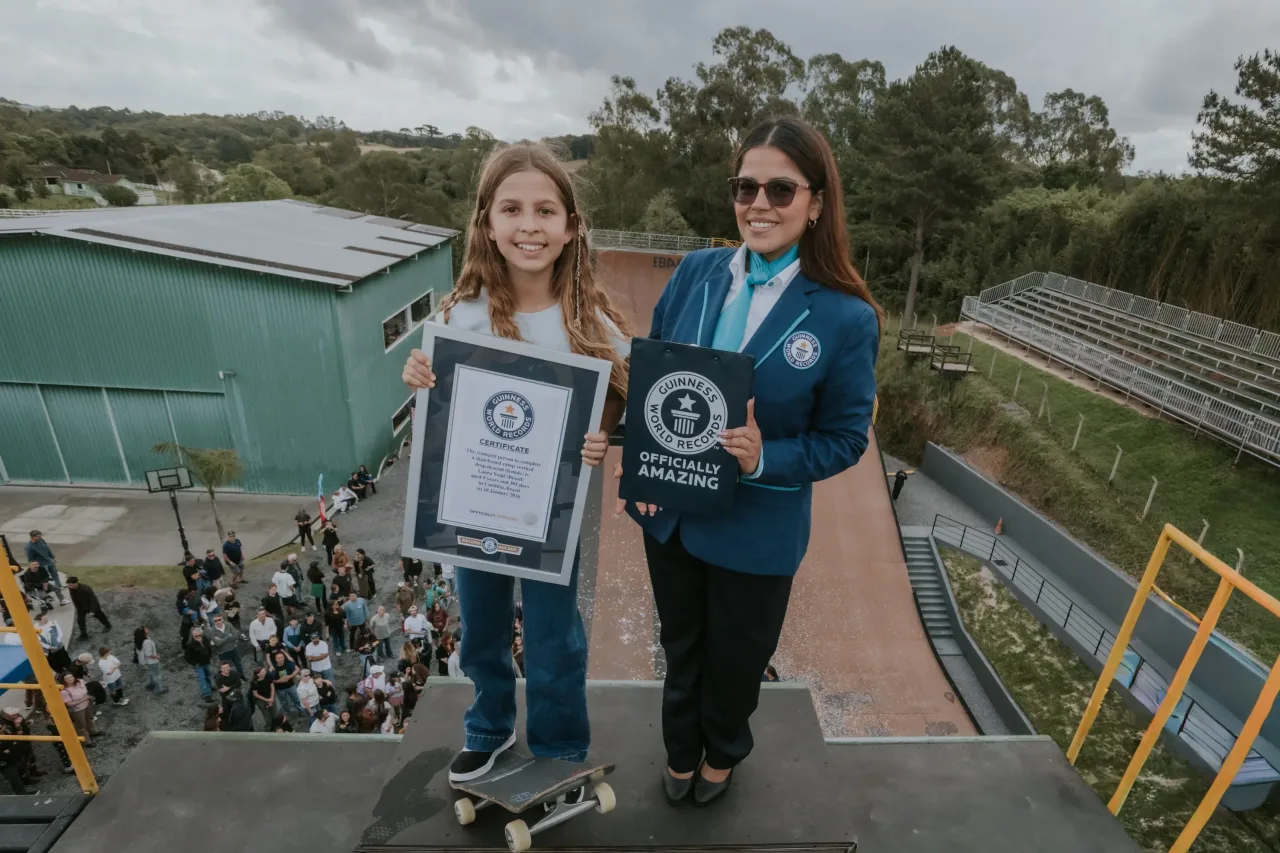 Brasileira entra para o Guinness World Records após descer megarampa aos 9 anos