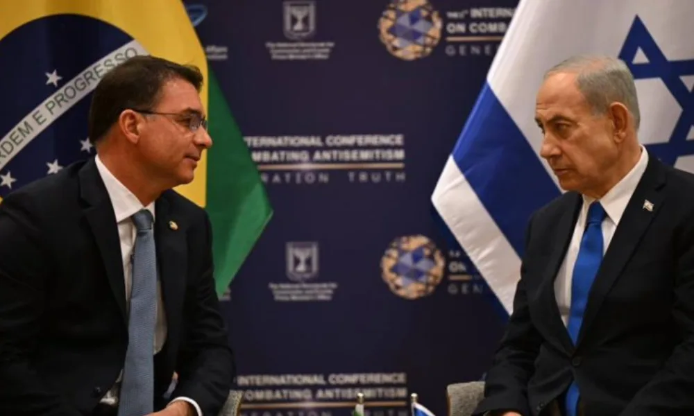 Netanyahu parabeniza Flávio pelo 1º turno e fala em restaurar amizade com Brasil