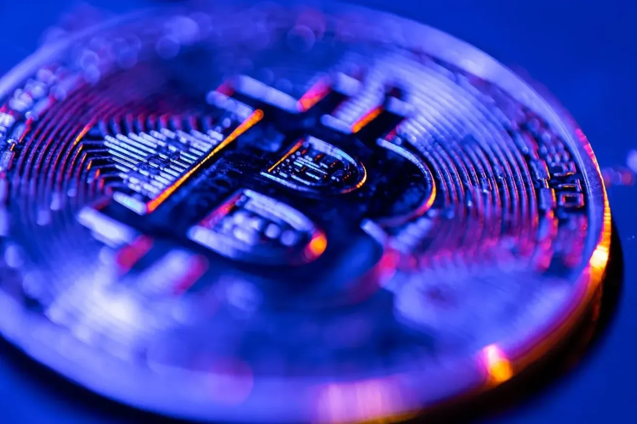 Um ano após queda bilionária, criptomoedas buscam novas apostas