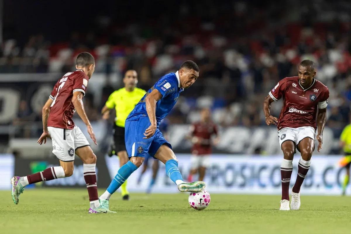 Remo faz gol no fim e empata com o Grêmio pelo Campeonato Brasileiro