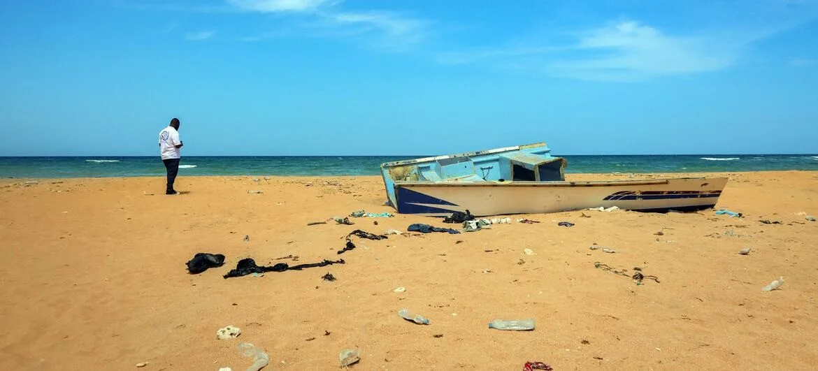 Navio de imigrantes naufraga na costa da África e mata 109 pessoas, incluindo 15 crianças