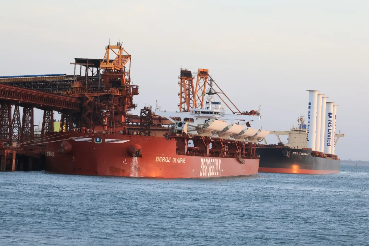 Dois gigantes da navegação sustentável atracaram simultaneamente em São Luís esta semana