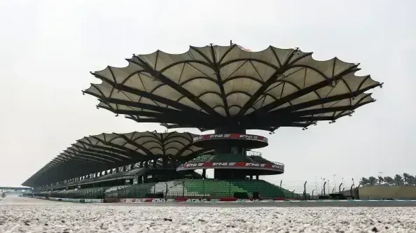 Verstappen lidera primeiro treino livre do GP do Bahrein em Sepang