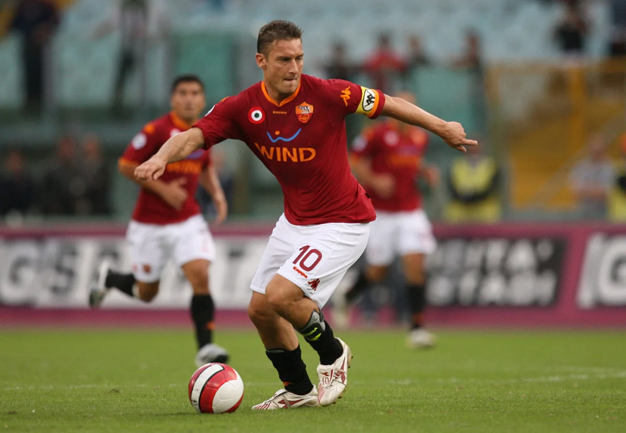 Totti diz que adeus à Roma foi forçado: ‘Naquele dia, morri’