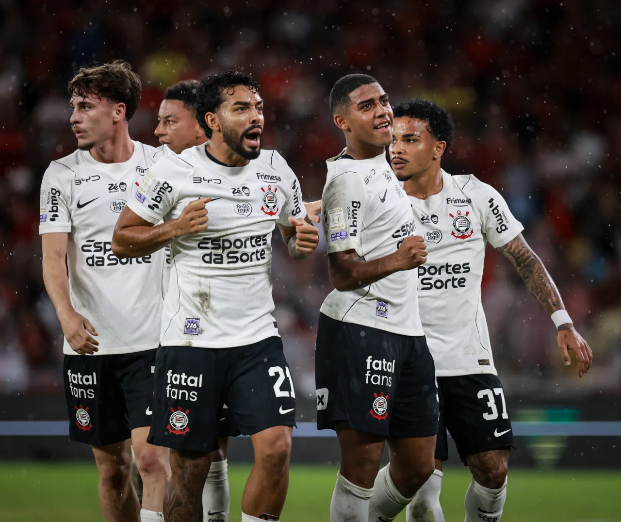 Alfinete chama Corinthians de ‘clube de várzea’