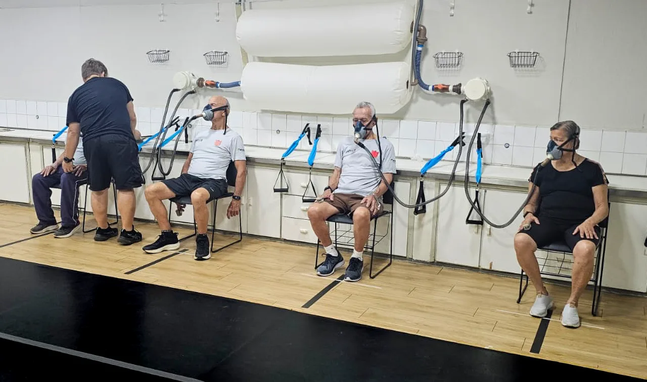 Inalação controlada de ar rarefeito pode atenuar sintomas de Parkinson
