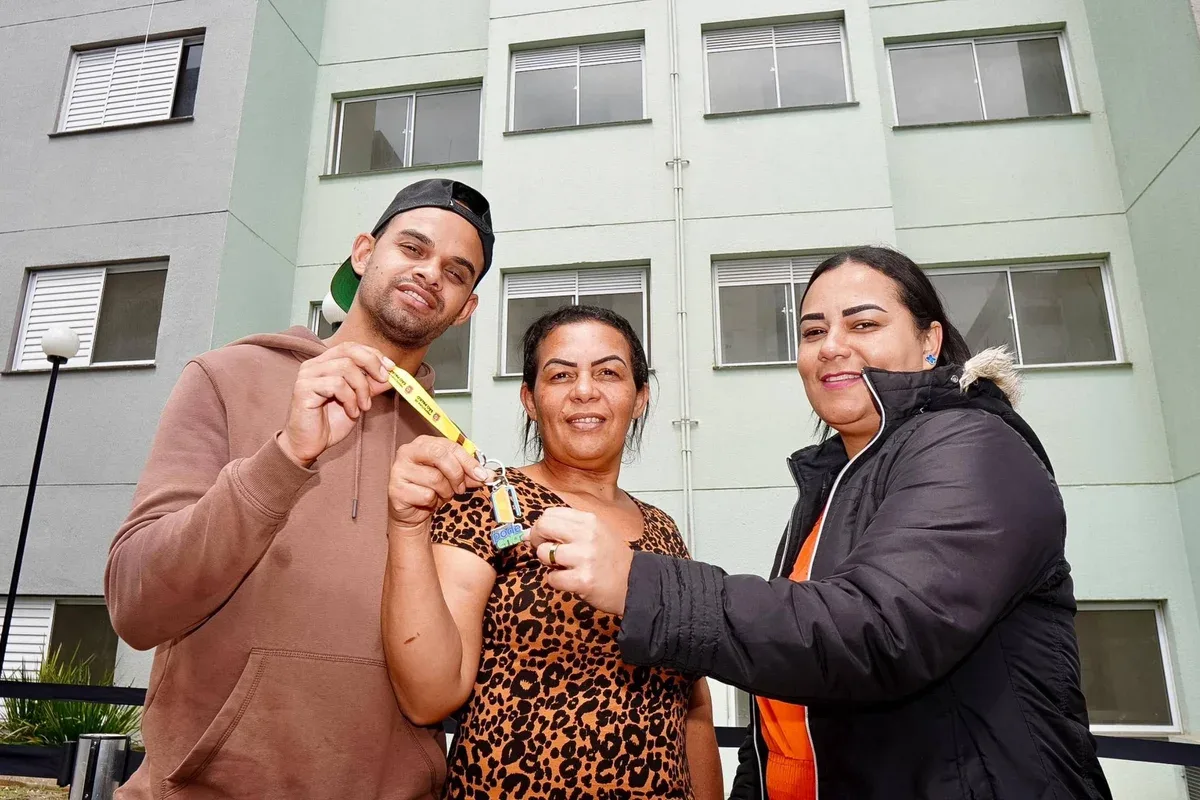 Prefeitura de SP entrega 298 apartamentos e 204 escrituras na Zona Leste