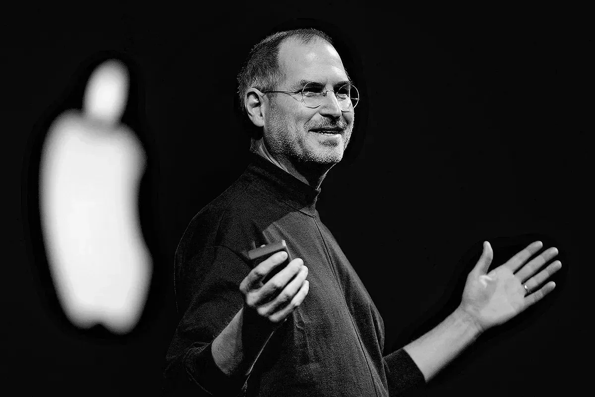 Entre a genialidade e o controle: o legado de Steve Jobs 15 anos após a sua morte