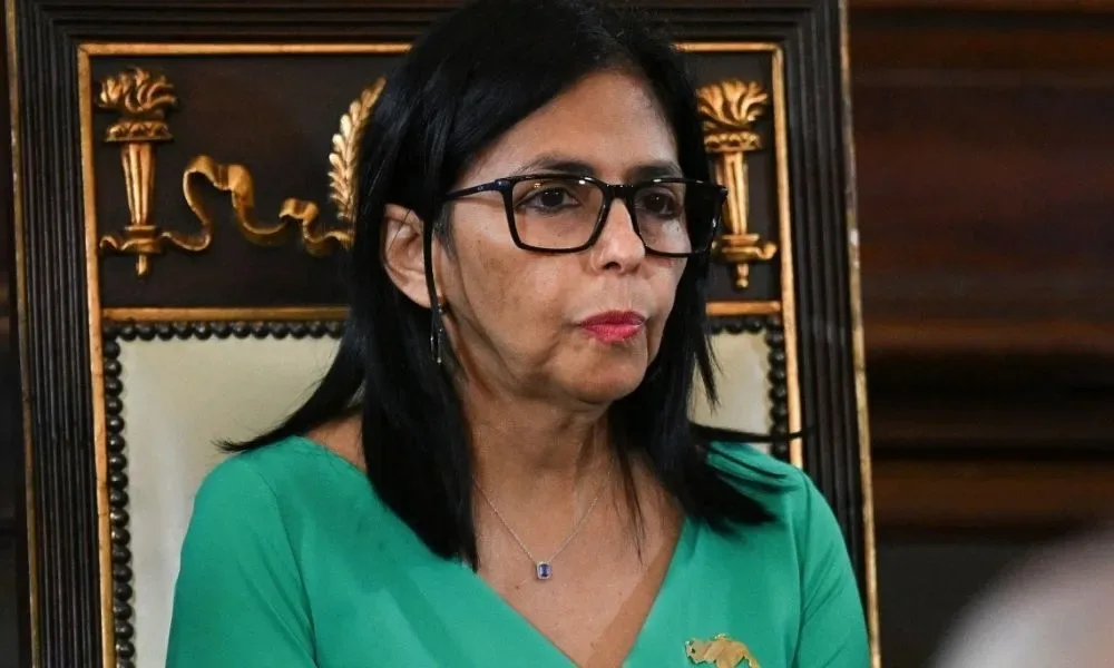 Delcy Rodríguez acusa Machado de fazer um ‘show’ com retorno à Venezuela