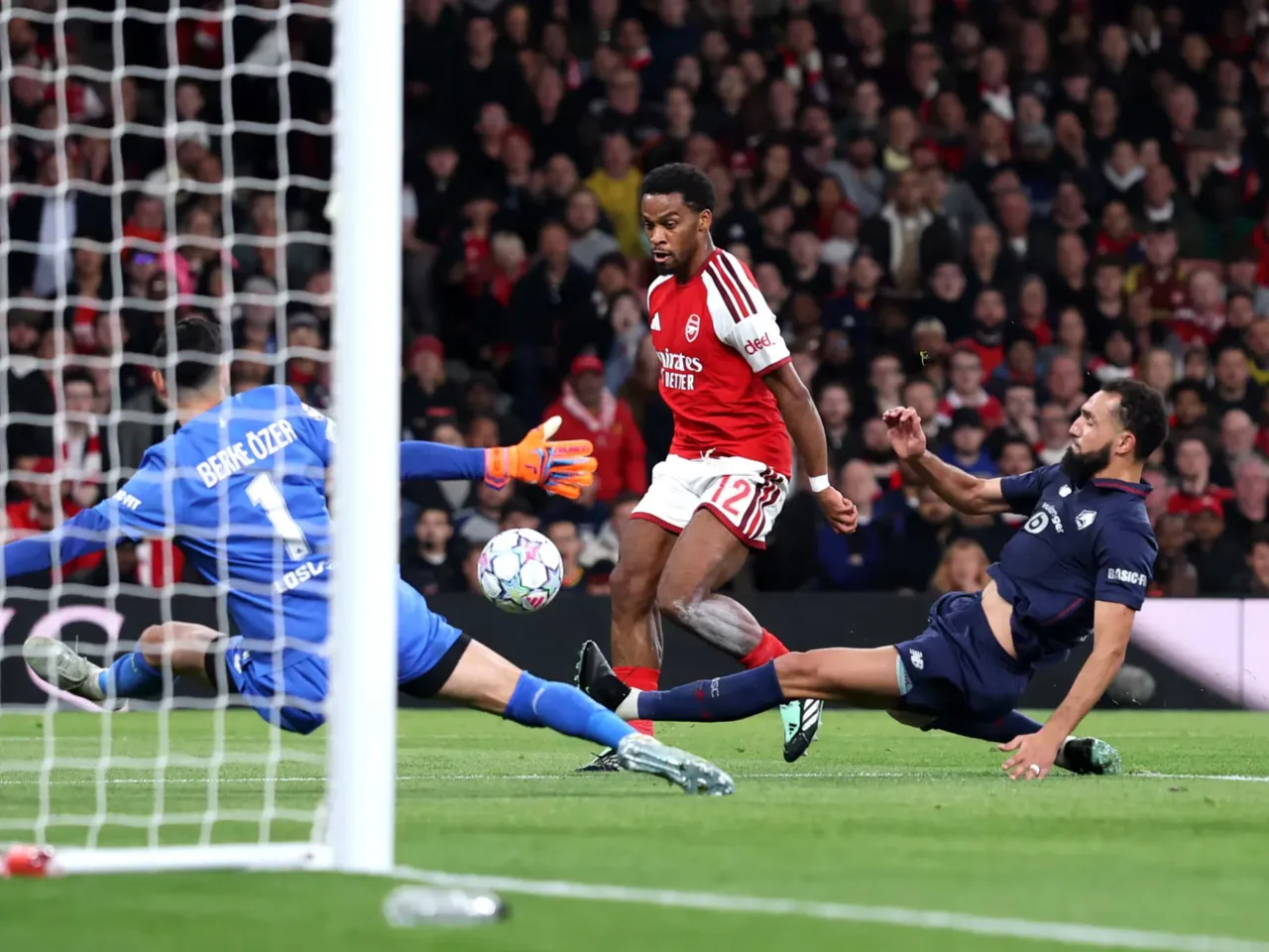 Com impacto do banco, Arsenal vence o Lille pela Champions League