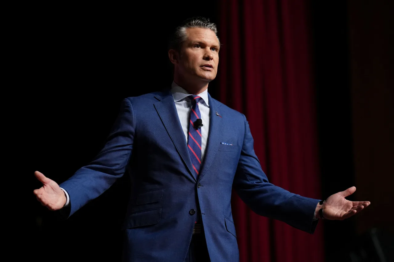 Hegseth discute guerra no Irã com Netanyahu em visita não anunciada a Israel, dizem autoridades