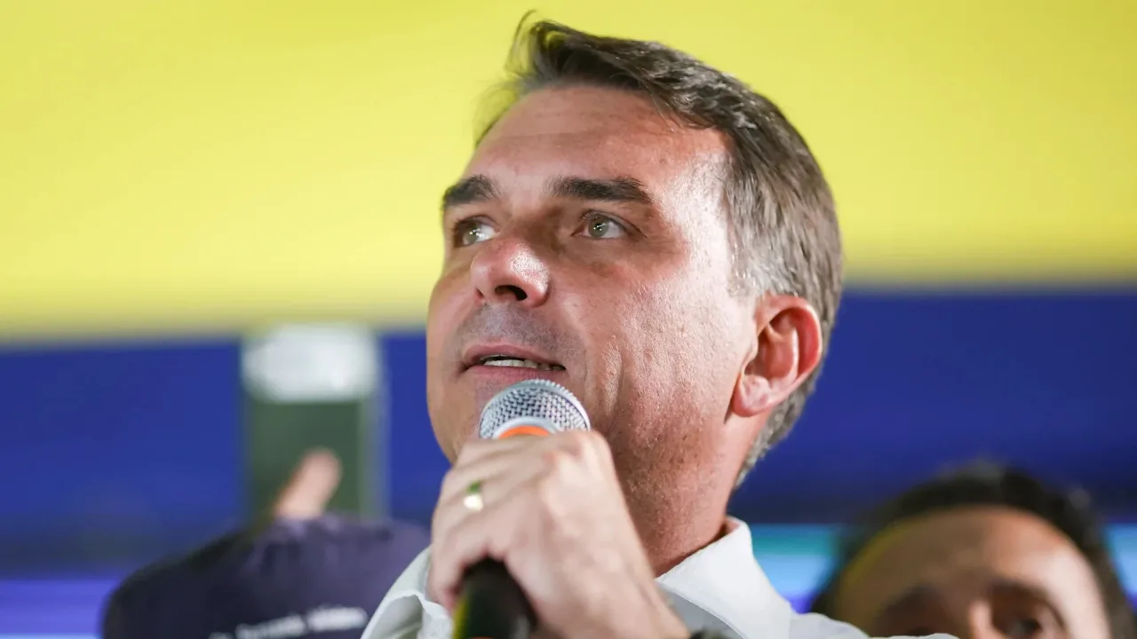 Flávio pede ao TSE que investigue sindicatos e casse chapa de Lula