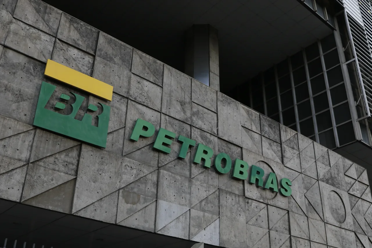 Petrobras dobra de valor e bate recorde na Bolsa: ainda vale comprar?