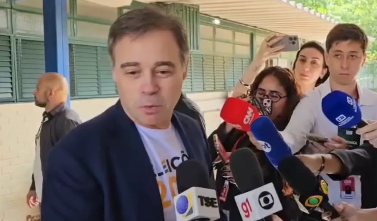 Ao votar, Mendonça diz que eleições marcam “novo ciclo” no país