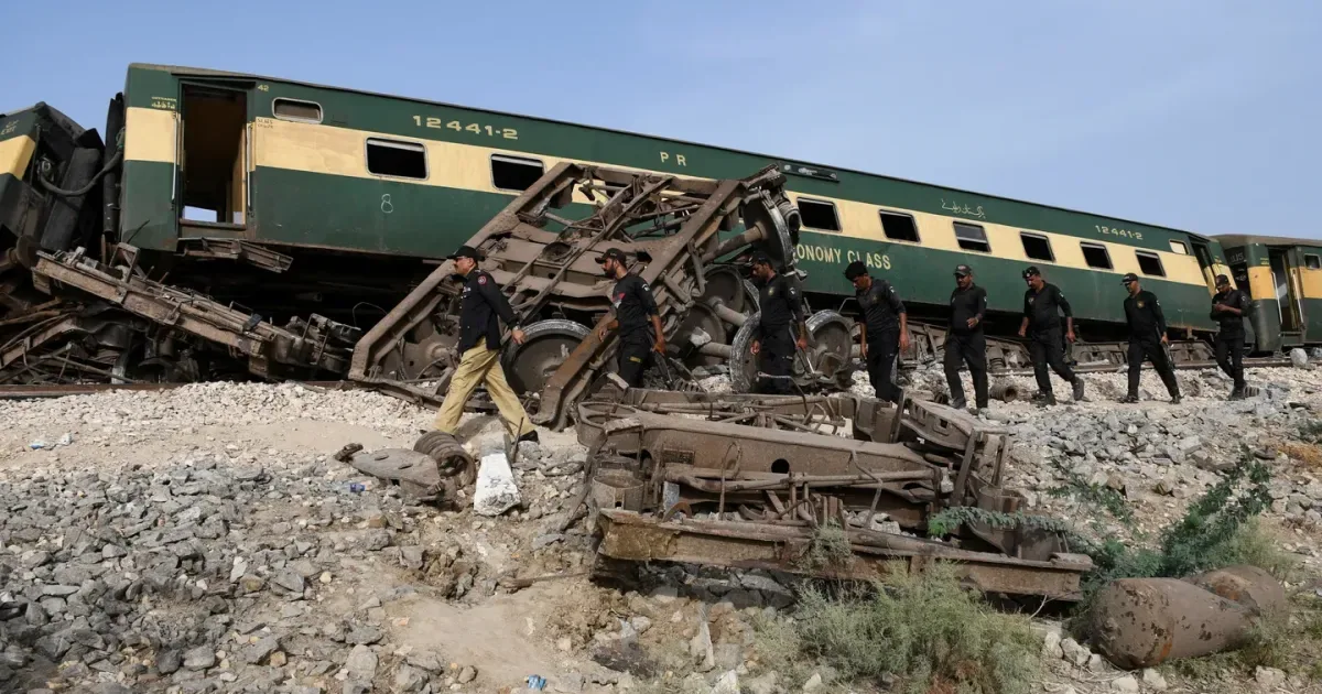 Trem descarrila no Paquistão e deixa ao menos quatro mortos e 30 feridos