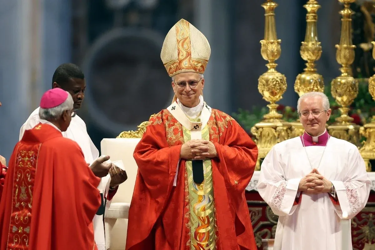 Papa Leão XIV está bem e celebrou missa em sala de hospital, diz Vaticano
