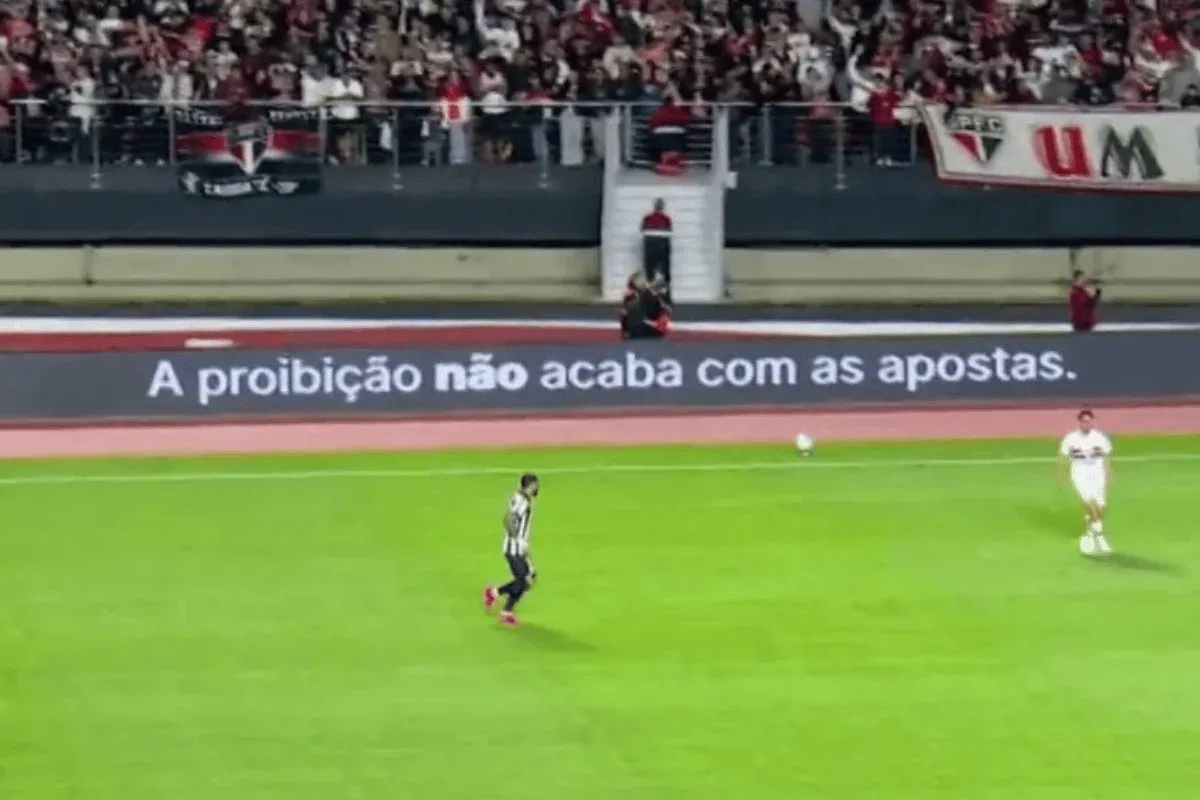 Clubes do Brasileirão fazem protesto em campo contra proibição das apostas esportivas
