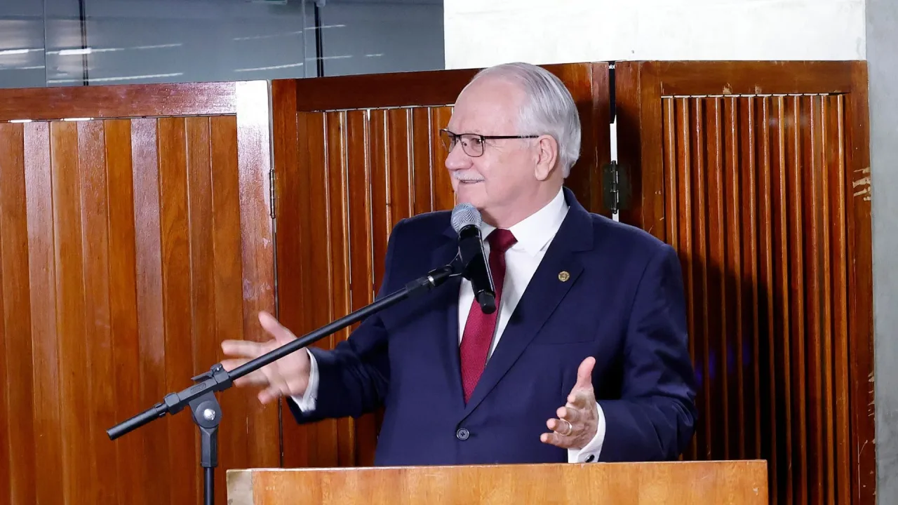 Fachin diz que “nenhuma pretensão de poder” pode superar democracia