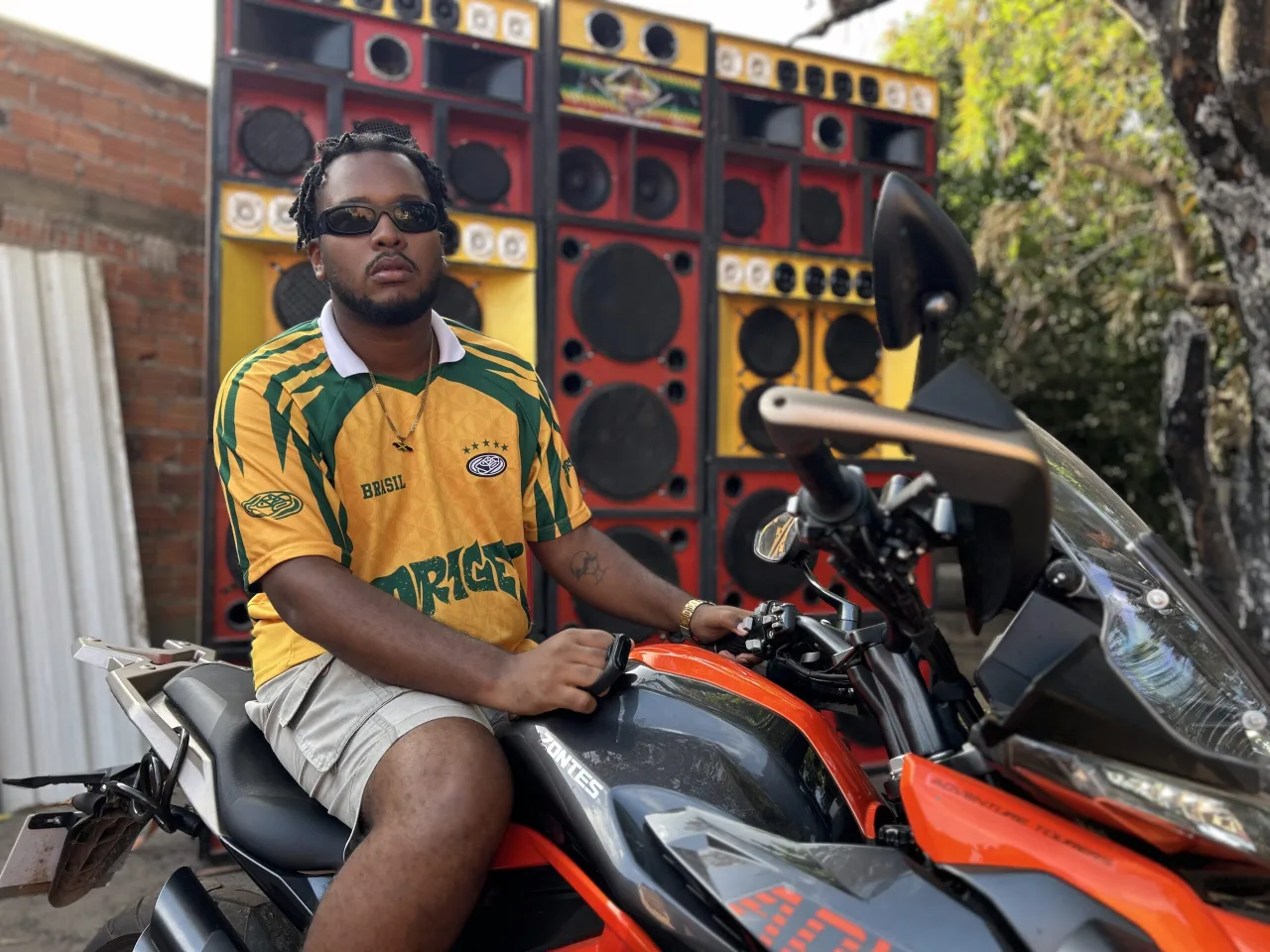 O’Shoock conecta rap e reggae maranhense em “Mais um Dia Quente na Jamaica”